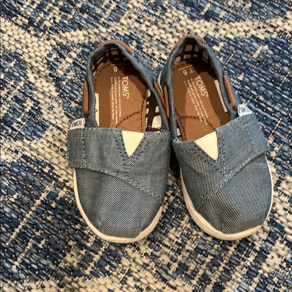 Toms baby shoes